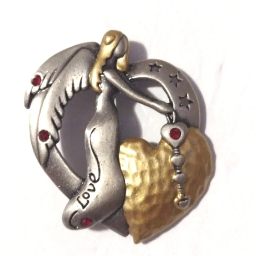 DD SIGNED PEWTER ANGEL WITH HEART/STARS RED RHINESTONE 1.8